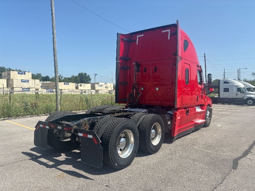Sleeper Tractor-Heavy Duty Tractors-Freightliner-2021-T12664ST-Elkhart-IN-479,496\n\t\tmiles-$ 67,500 - Image 7