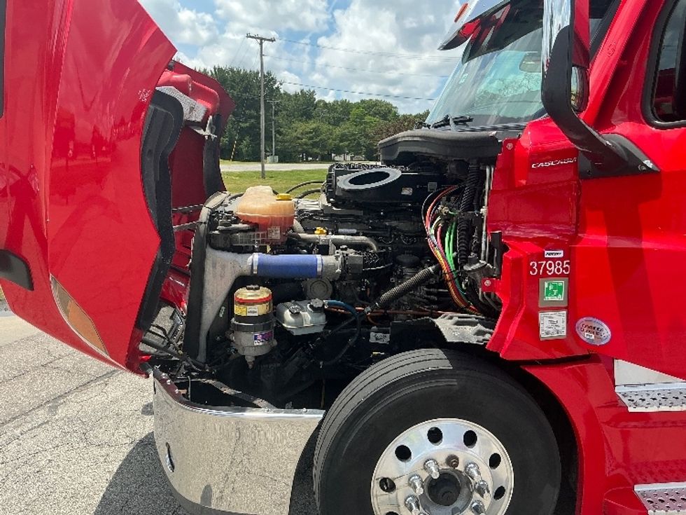 Sleeper Tractor-Heavy Duty Tractors-Freightliner-2021-T12664ST-Elkhart-IN-490,886\n\t\tmiles-$ 64,750 - Image 21