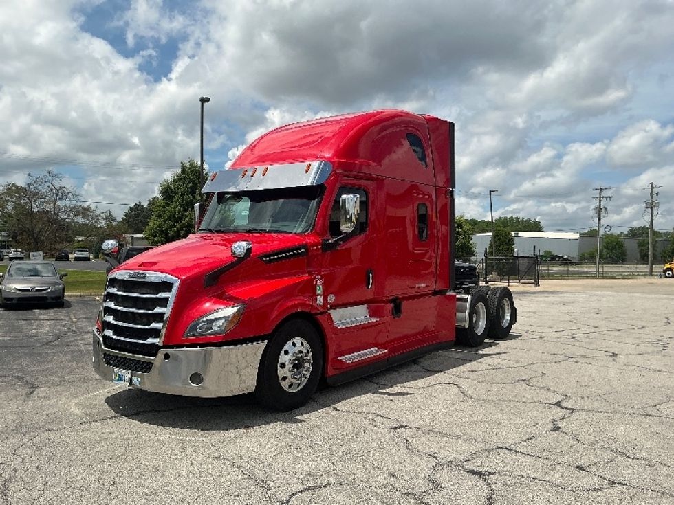 Sleeper Tractor-Heavy Duty Tractors-Freightliner-2021-T12664ST-Elkhart-IN-490,886\n\t\tmiles-$ 64,750 - Image 3