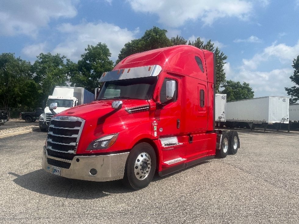 Sleeper Tractor-Heavy Duty Tractors-Freightliner-2021-T12664ST-Elkhart-IN-522,590\n\t\tmiles-$ 62,000 - Image 3