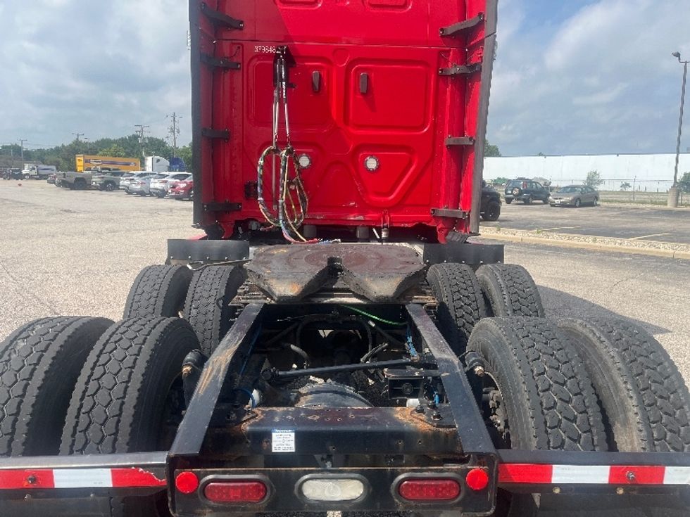 Sleeper Tractor-Heavy Duty Tractors-Freightliner-2021-T12664ST-Elkhart-IN-522,590\n\t\tmiles-$ 62,000 - Image 6