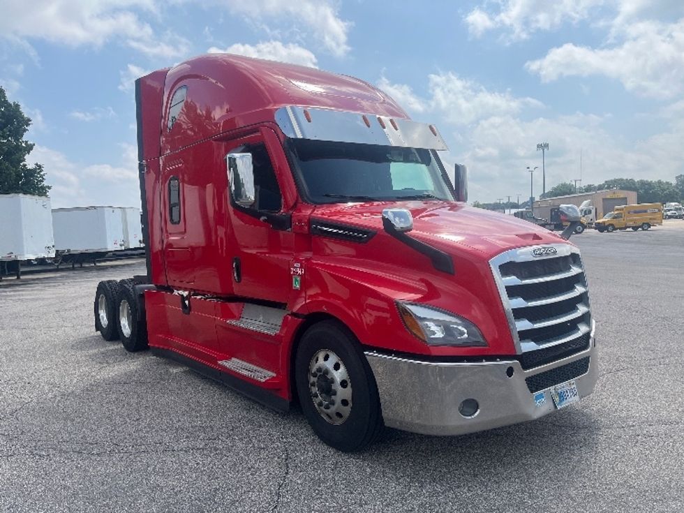 Sleeper Tractor-Heavy Duty Tractors-Freightliner-2021-T12664ST-Elkhart-IN-546,733\n\t\tmiles-$ 59,000 - Image 1