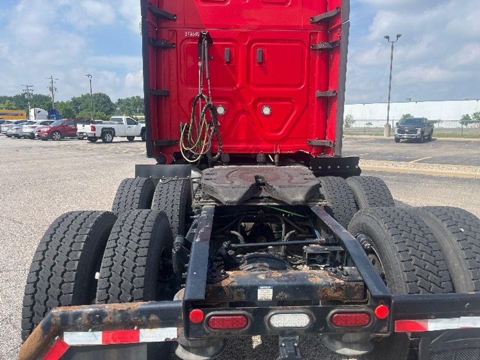 Sleeper Tractor-Heavy Duty Tractors-Freightliner-2021-T12664ST-Elkhart-IN-546,733\n\t\tmiles-$ 59,000 - Image 6