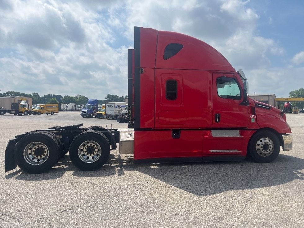 Sleeper Tractor-Heavy Duty Tractors-Freightliner-2021-T12664ST-Elkhart-IN-546,733\n\t\tmiles-$ 59,000 - Image 8