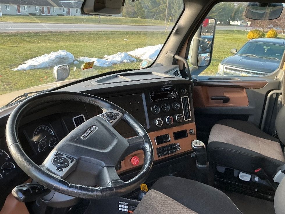 Sleeper Tractor-Heavy Duty Tractors-Freightliner-2021-T12664ST-Elkhart-IN-562,427\n\t\tmiles-$ 53,750 - Image 10