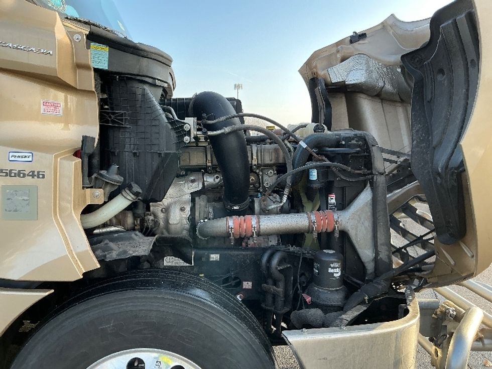 Sleeper Tractor-Heavy Duty Tractors-Freightliner-2021-T12664ST-Elkhart-IN-562,427\n\t\tmiles-$ 53,750 - Image 20