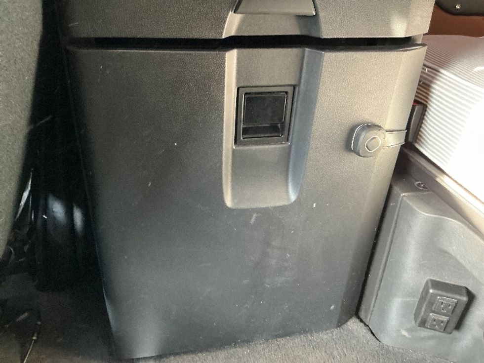 Sleeper Tractor-Heavy Duty Tractors-Freightliner-2021-T12664ST-Elkhart-IN-562,427\n\t\tmiles-$ 53,750 - Image 22