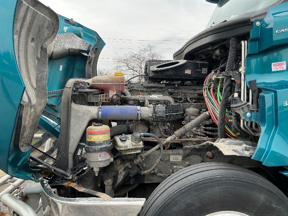 Sleeper Tractor-Heavy Duty Tractors-Freightliner-2021-T12664ST-Elkhart-IN-581,895\n\t\tmiles-$ 50,000 - Image 21