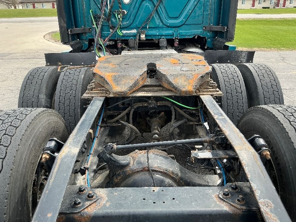 Sleeper Tractor-Heavy Duty Tractors-Freightliner-2021-T12664ST-Elkhart-IN-581,895\n\t\tmiles-$ 50,000 - Image 6