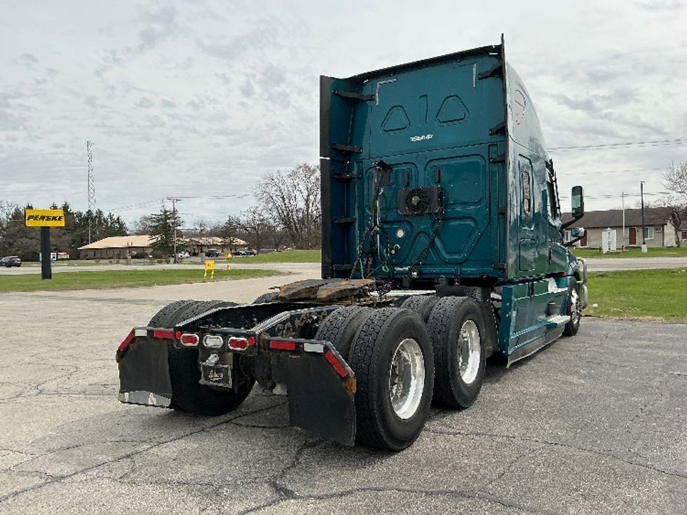 Sleeper Tractor-Heavy Duty Tractors-Freightliner-2021-T12664ST-Elkhart-IN-581,895\n\t\tmiles-$ 50,000 - Image 7