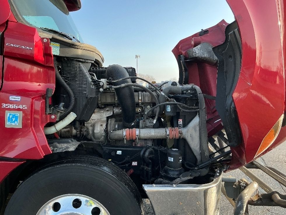 Sleeper Tractor-Heavy Duty Tractors-Freightliner-2021-T12664ST-Elkhart-IN-640,117\n\t\tmiles-$ 47,000 - Image 20