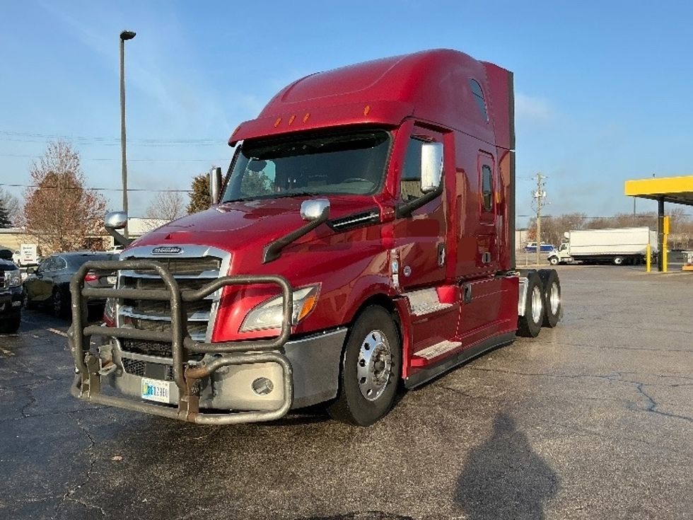 Sleeper Tractor-Heavy Duty Tractors-Freightliner-2021-T12664ST-Elkhart-IN-640,117\n\t\tmiles-$ 47,000 - Image 3