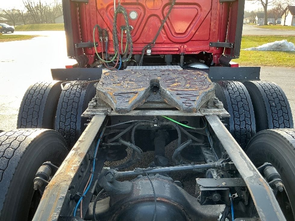 Sleeper Tractor-Heavy Duty Tractors-Freightliner-2021-T12664ST-Elkhart-IN-640,117\n\t\tmiles-$ 47,000 - Image 6