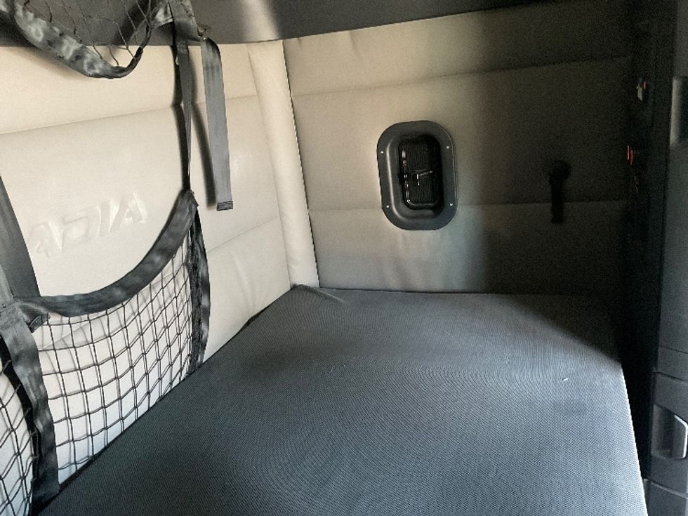 Sleeper Tractor-Heavy Duty Tractors-Freightliner-2021-T12664ST-Elmsford-NY-533,714\n\t\tmiles-$ 59,250 - Image 18