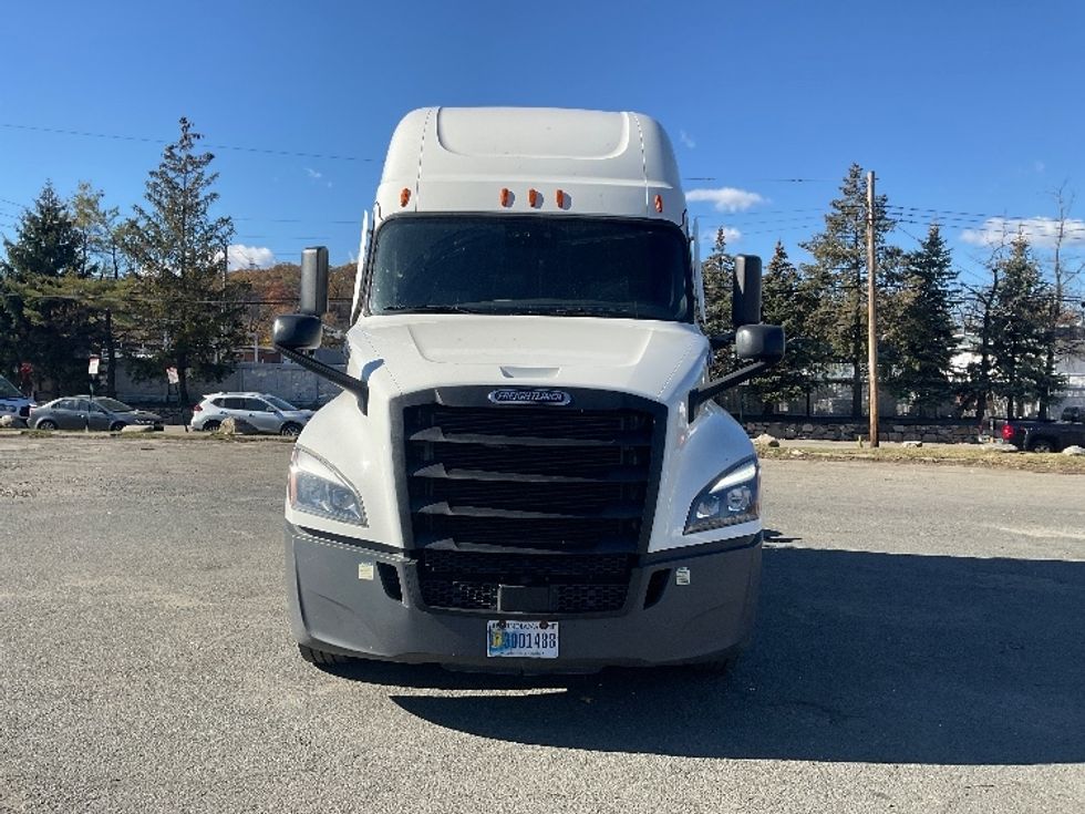 Sleeper Tractor-Heavy Duty Tractors-Freightliner-2021-T12664ST-Elmsford-NY-533,714\n\t\tmiles-$ 59,250 - Image 2