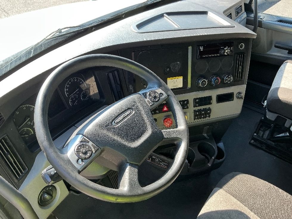 Sleeper Tractor-Heavy Duty Tractors-Freightliner-2021-T12664ST-Erlanger-KY-579,745\n\t\tmiles-$ 55,250 - Image 10