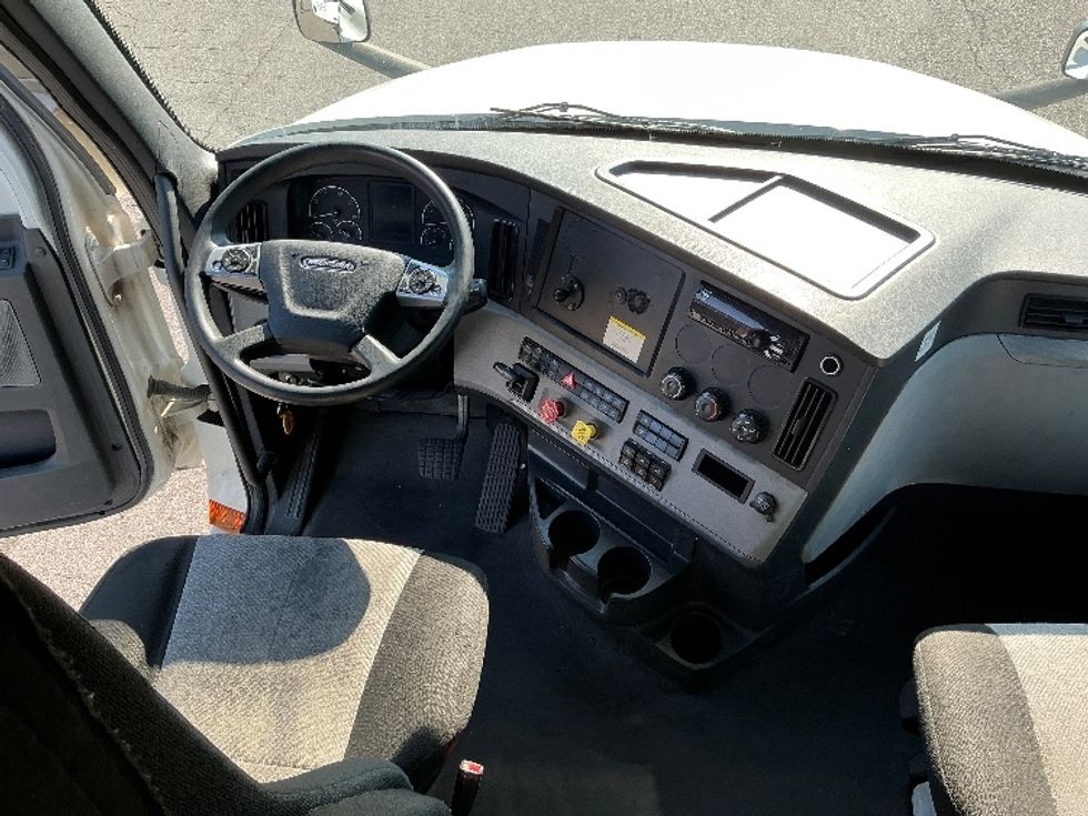 Sleeper Tractor-Heavy Duty Tractors-Freightliner-2021-T12664ST-Erlanger-KY-579,745\n\t\tmiles-$ 55,250 - Image 12