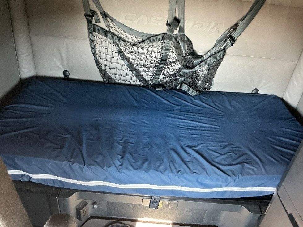 Sleeper Tractor-Heavy Duty Tractors-Freightliner-2021-T12664ST-Erlanger-KY-579,745\n\t\tmiles-$ 55,250 - Image 17