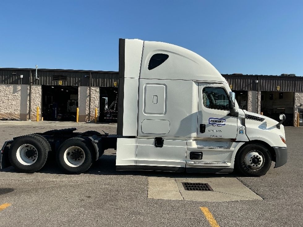 Sleeper Tractor-Heavy Duty Tractors-Freightliner-2021-T12664ST-Erlanger-KY-579,745\n\t\tmiles-$ 55,250 - Image 8