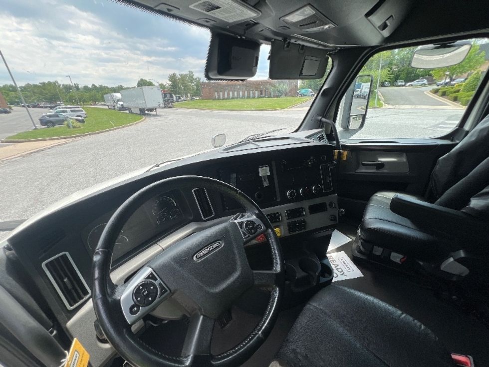 Sleeper Tractor-Heavy Duty Tractors-Freightliner-2021-T12664ST-Essex-MD-532,348\n\t\tmiles-$ 61,750 - Image 10