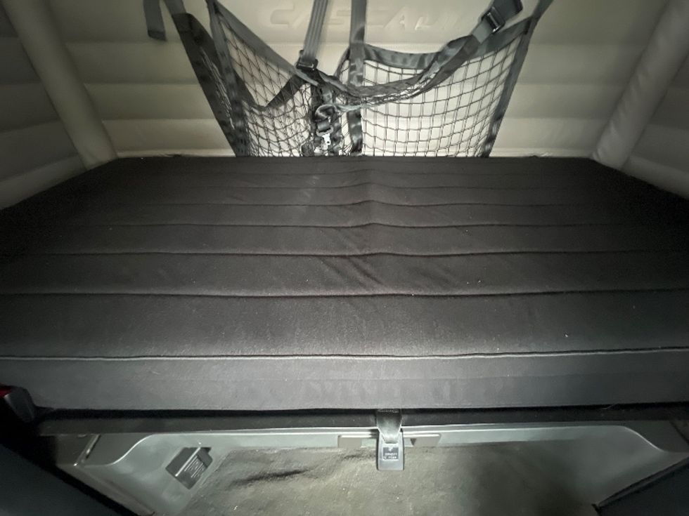 Sleeper Tractor-Heavy Duty Tractors-Freightliner-2021-T12664ST-Essex-MD-532,348\n\t\tmiles-$ 61,750 - Image 16