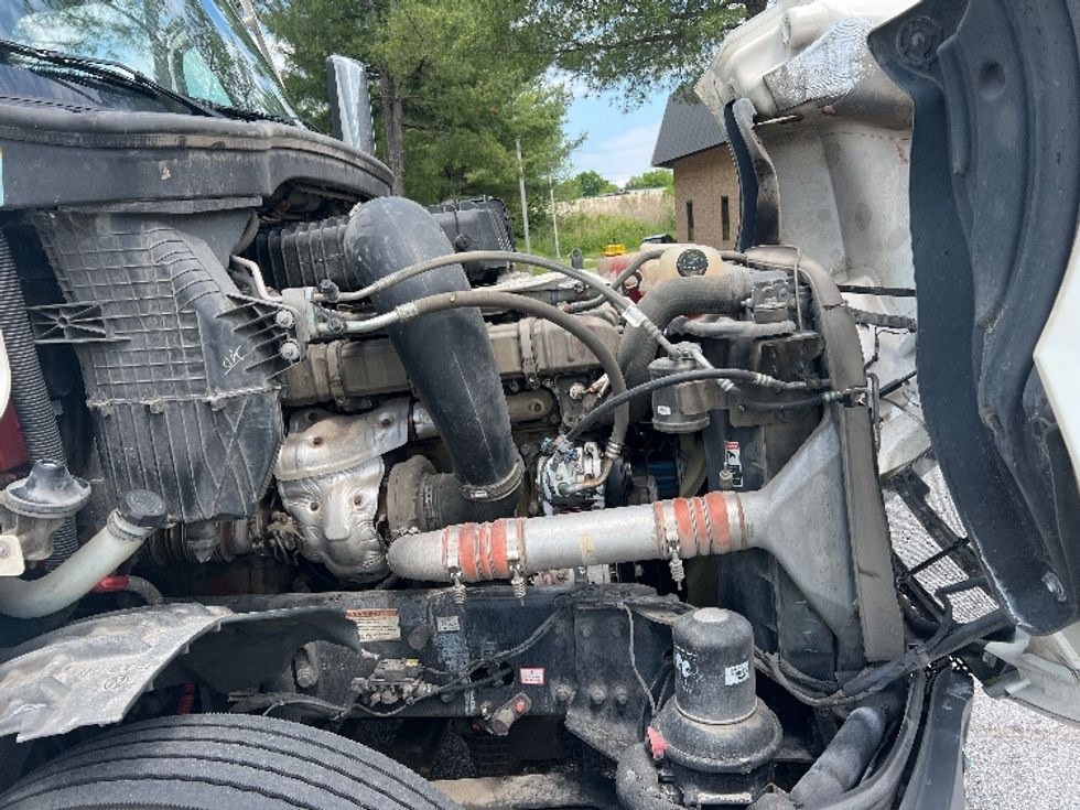 Sleeper Tractor-Heavy Duty Tractors-Freightliner-2021-T12664ST-Essex-MD-532,348\n\t\tmiles-$ 61,750 - Image 19