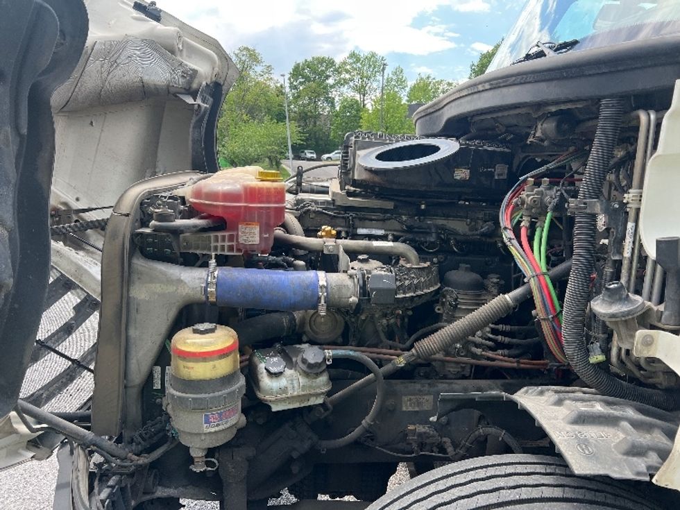 Sleeper Tractor-Heavy Duty Tractors-Freightliner-2021-T12664ST-Essex-MD-532,348\n\t\tmiles-$ 61,750 - Image 20