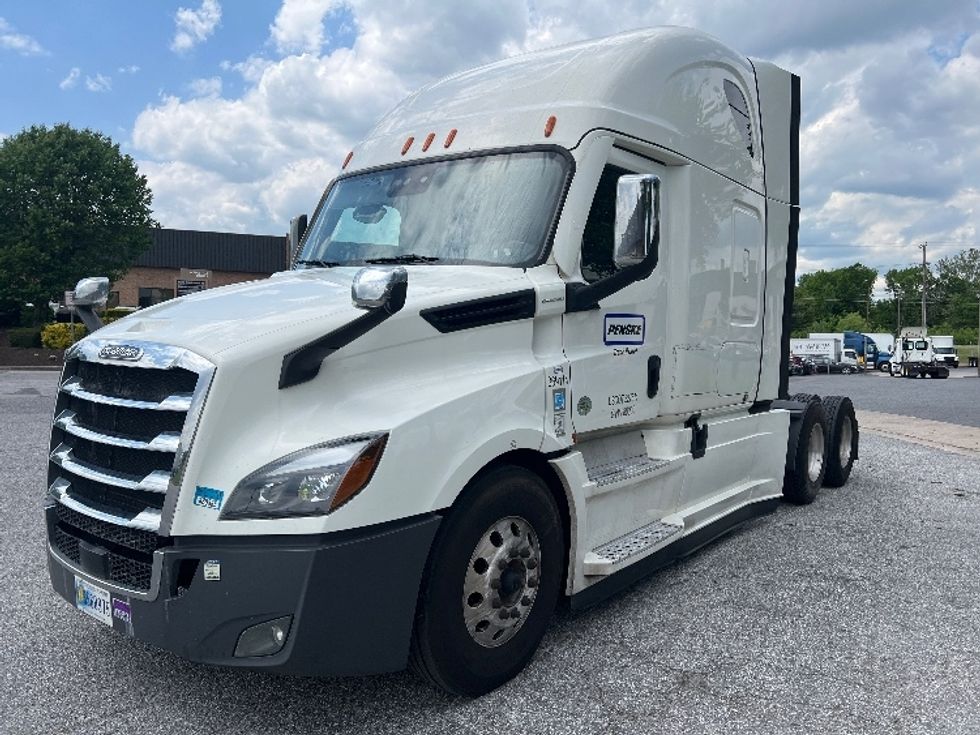 Sleeper Tractor-Heavy Duty Tractors-Freightliner-2021-T12664ST-Essex-MD-532,348\n\t\tmiles-$ 61,750 - Image 3