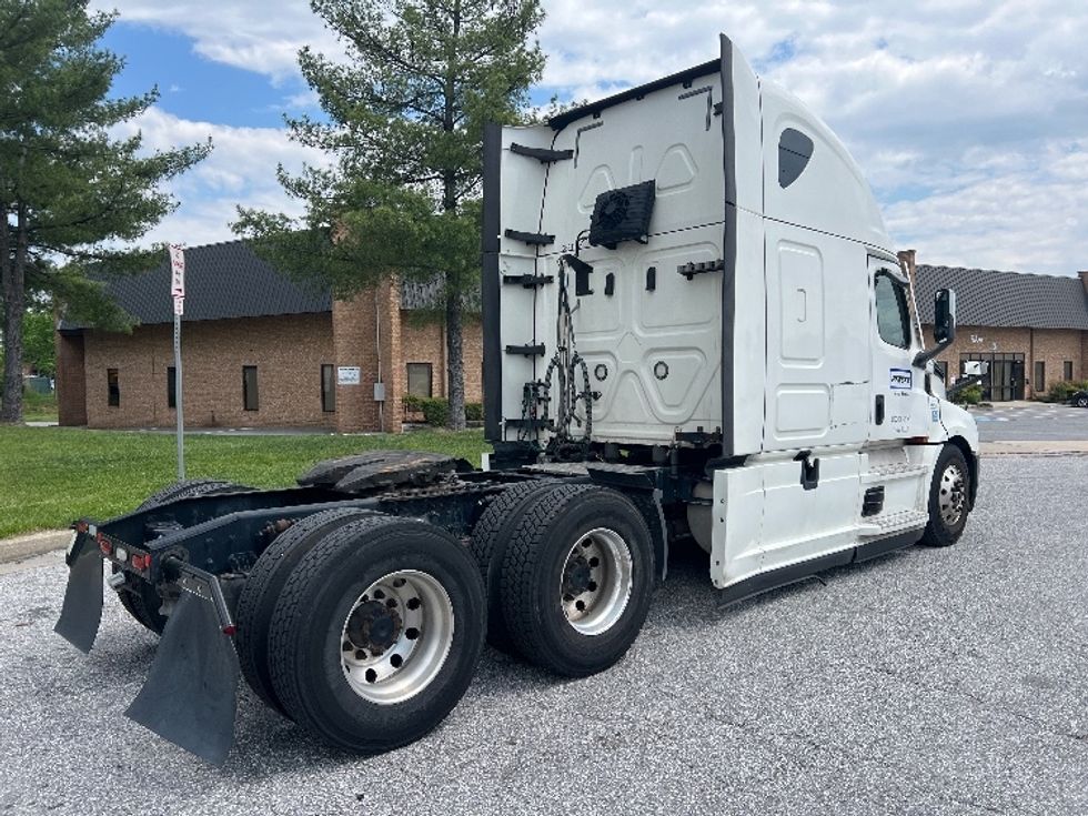 Sleeper Tractor-Heavy Duty Tractors-Freightliner-2021-T12664ST-Essex-MD-532,348\n\t\tmiles-$ 61,750 - Image 7