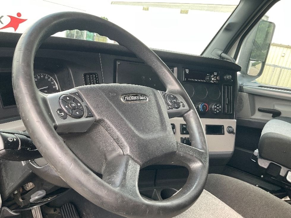 Sleeper Tractor-Heavy Duty Tractors-Freightliner-2021-T12664ST-Essex-MD-620,407\n\t\tmiles-$ 60,000 - Image 11