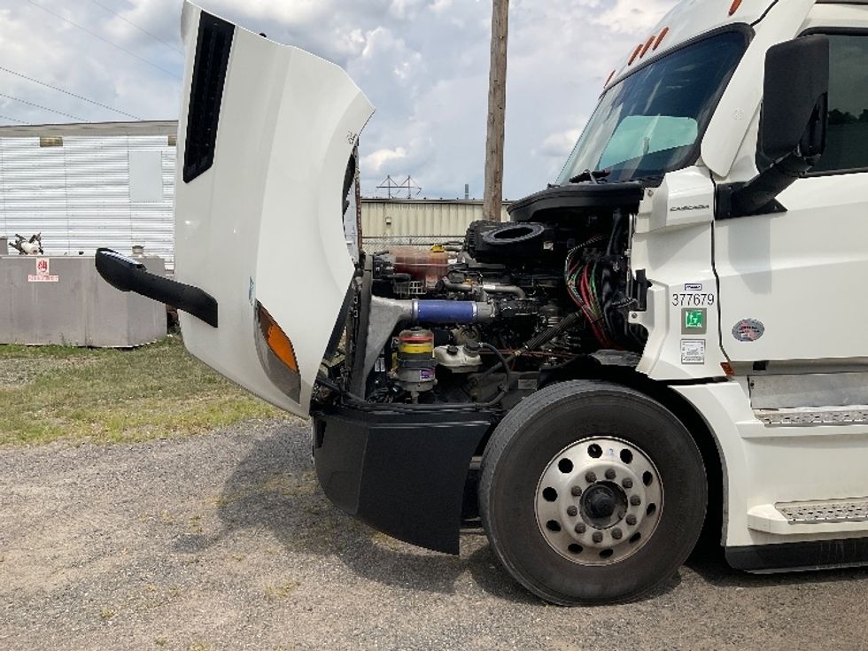 Sleeper Tractor-Heavy Duty Tractors-Freightliner-2021-T12664ST-Essex-MD-620,407\n\t\tmiles-$ 60,000 - Image 21