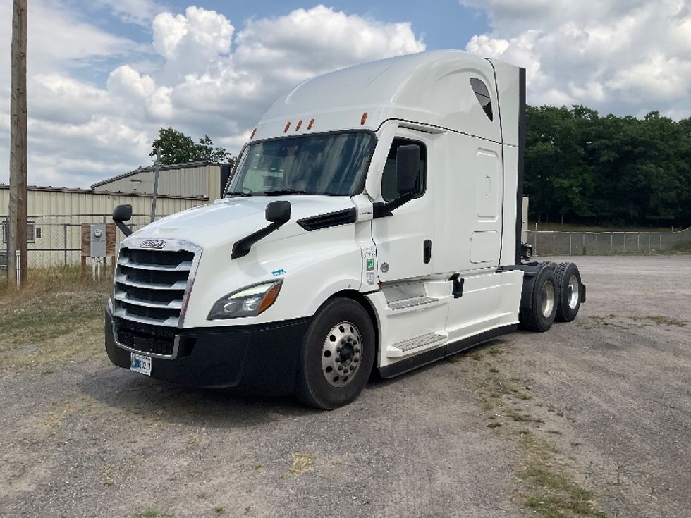 Sleeper Tractor-Heavy Duty Tractors-Freightliner-2021-T12664ST-Essex-MD-620,407\n\t\tmiles-$ 60,000 - Image 3