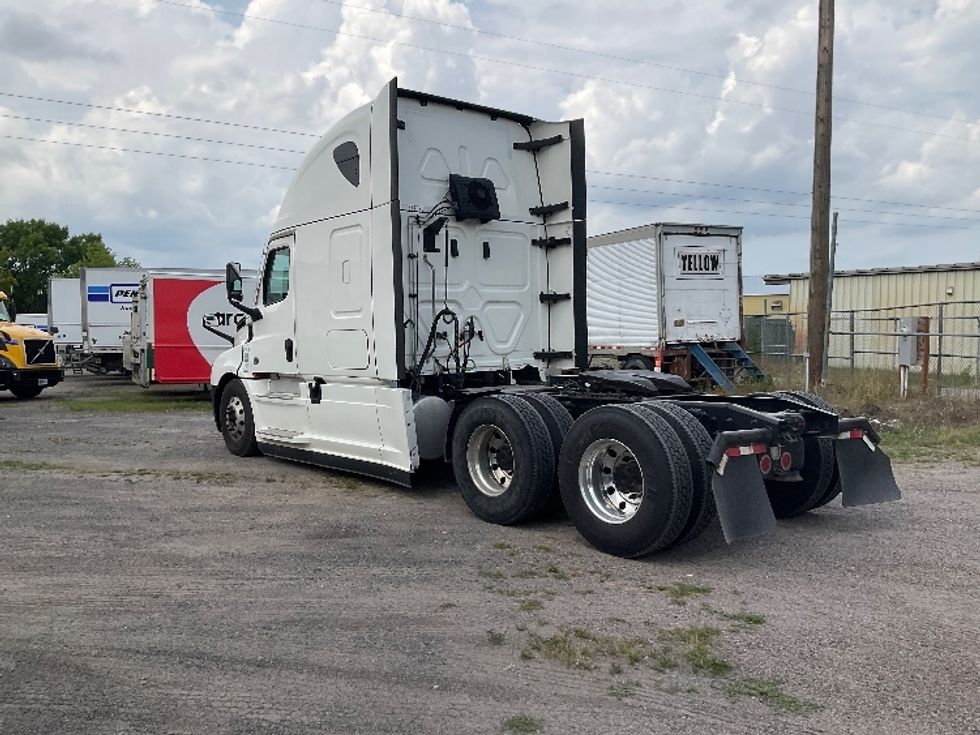Sleeper Tractor-Heavy Duty Tractors-Freightliner-2021-T12664ST-Essex-MD-620,407\n\t\tmiles-$ 60,000 - Image 5