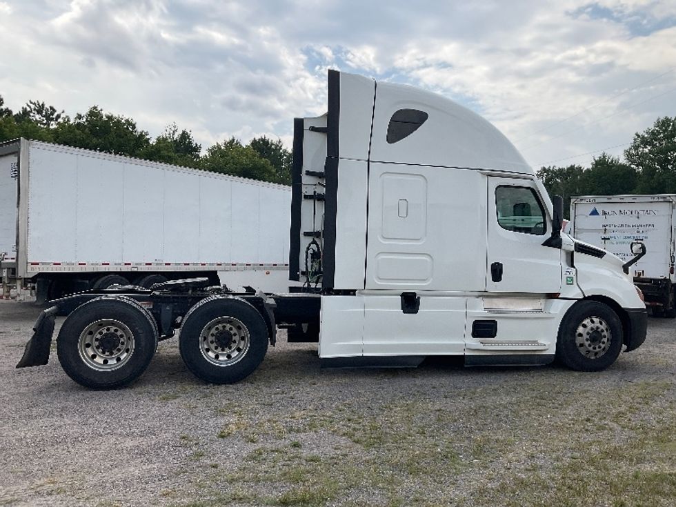 Sleeper Tractor-Heavy Duty Tractors-Freightliner-2021-T12664ST-Essex-MD-620,407\n\t\tmiles-$ 60,000 - Image 8