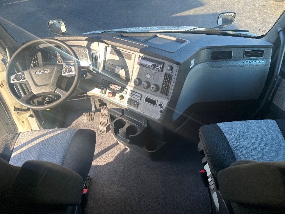 Sleeper Tractor-Heavy Duty Tractors-Freightliner-2021-T12664ST-Fayetteville-NC-487,037\n\t\tmiles-$ 66,000 - Image 12