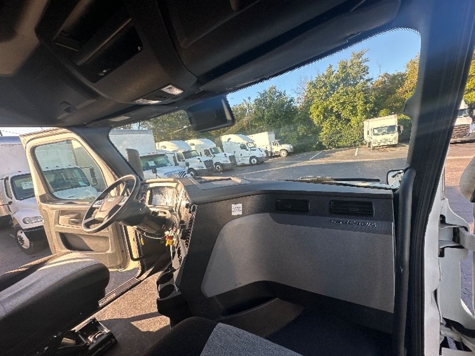 Sleeper Tractor-Heavy Duty Tractors-Freightliner-2021-T12664ST-Fayetteville-NC-487,037\n\t\tmiles-$ 66,000 - Image 14