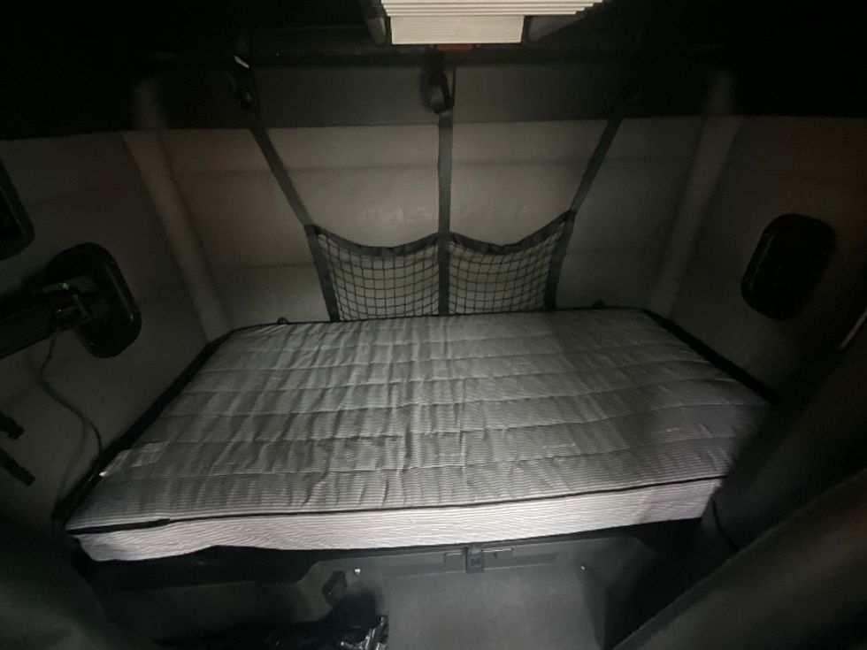 Sleeper Tractor-Heavy Duty Tractors-Freightliner-2021-T12664ST-Fayetteville-NC-487,037\n\t\tmiles-$ 66,000 - Image 17