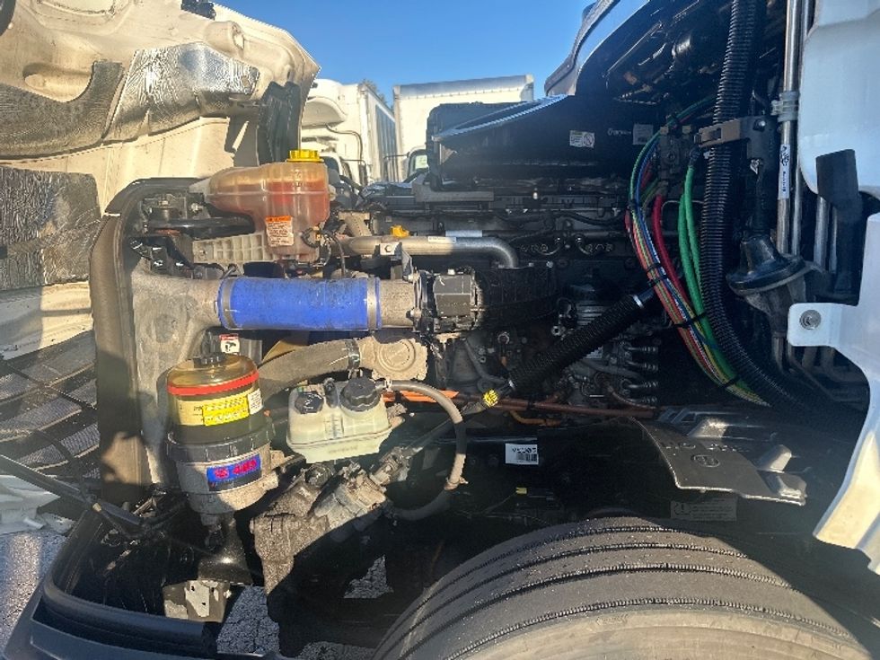 Sleeper Tractor-Heavy Duty Tractors-Freightliner-2021-T12664ST-Fayetteville-NC-487,037\n\t\tmiles-$ 66,000 - Image 21