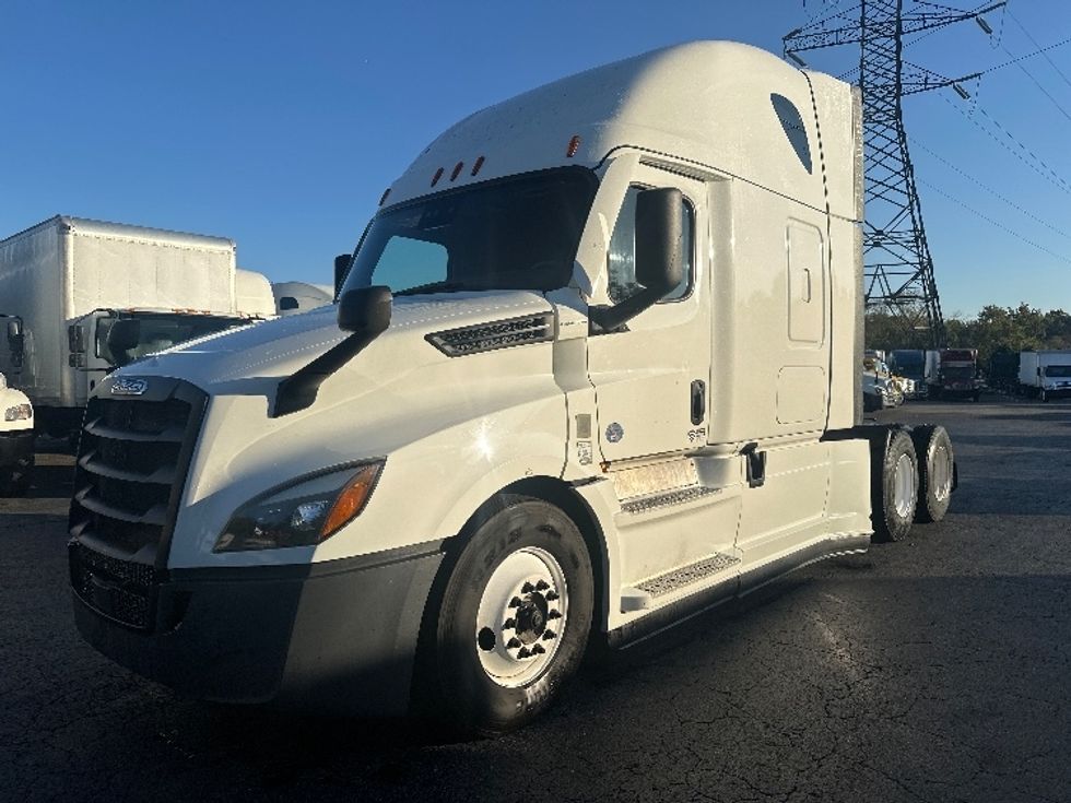 Sleeper Tractor-Heavy Duty Tractors-Freightliner-2021-T12664ST-Fayetteville-NC-487,037\n\t\tmiles-$ 66,000 - Image 3