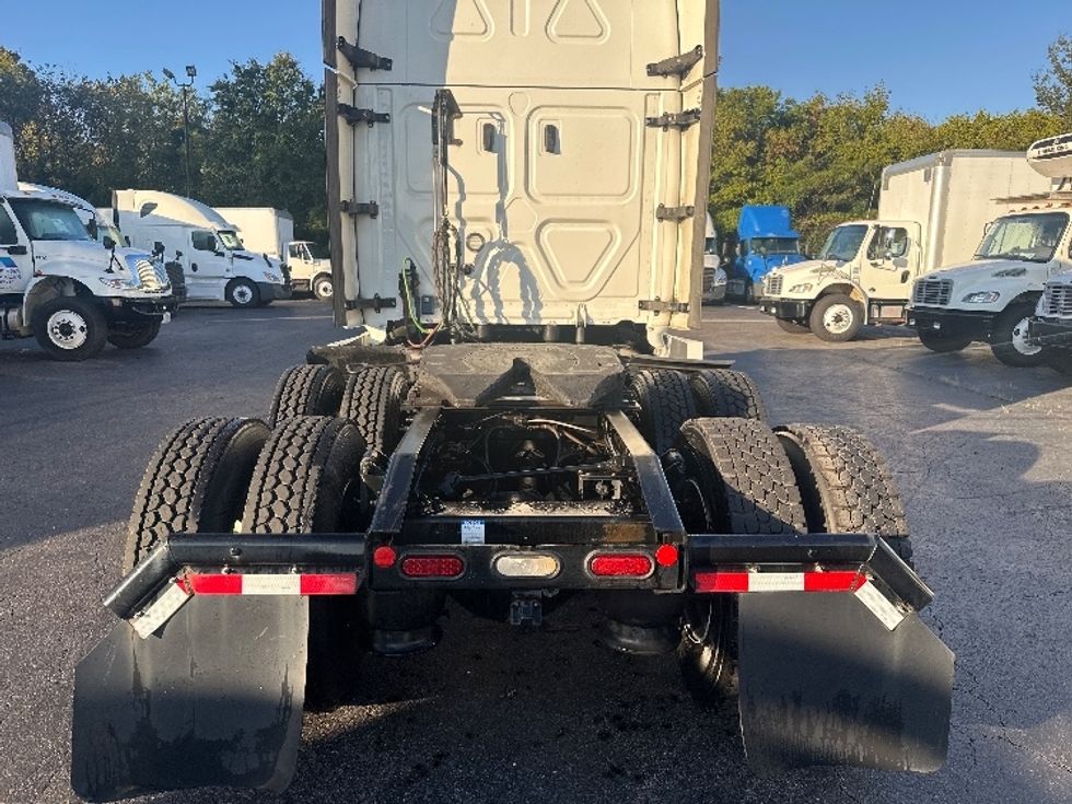 Sleeper Tractor-Heavy Duty Tractors-Freightliner-2021-T12664ST-Fayetteville-NC-487,037\n\t\tmiles-$ 66,000 - Image 6