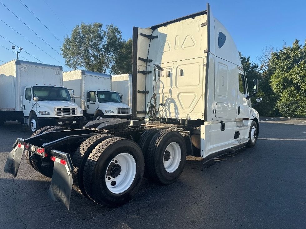 Sleeper Tractor-Heavy Duty Tractors-Freightliner-2021-T12664ST-Fayetteville-NC-487,037\n\t\tmiles-$ 66,000 - Image 7