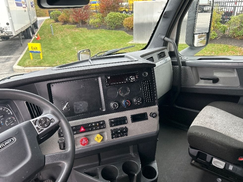 Sleeper Tractor-Heavy Duty Tractors-Freightliner-2021-T12664ST-Fitchburg-MA-564,510\n\t\tmiles-$ 56,500 - Image 11