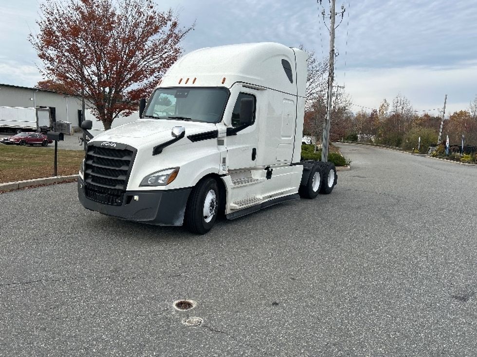 Sleeper Tractor-Heavy Duty Tractors-Freightliner-2021-T12664ST-Fitchburg-MA-564,510\n\t\tmiles-$ 56,500 - Image 13