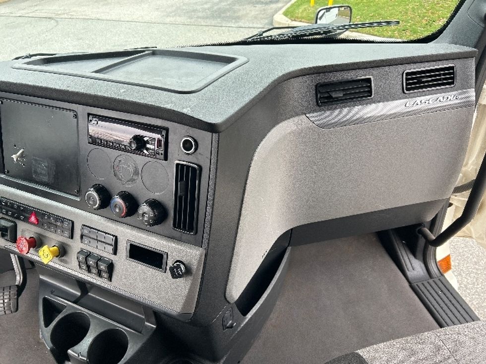 Sleeper Tractor-Heavy Duty Tractors-Freightliner-2021-T12664ST-Fitchburg-MA-564,510\n\t\tmiles-$ 56,500 - Image 16