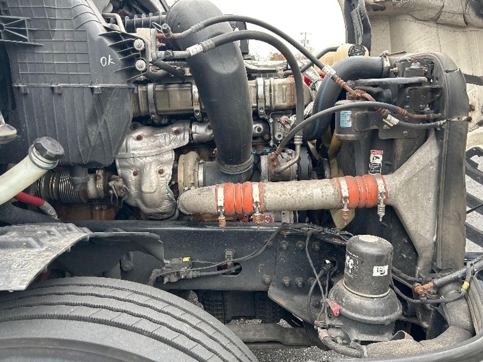 Sleeper Tractor-Heavy Duty Tractors-Freightliner-2021-T12664ST-Fitchburg-MA-564,510\n\t\tmiles-$ 56,500 - Image 20