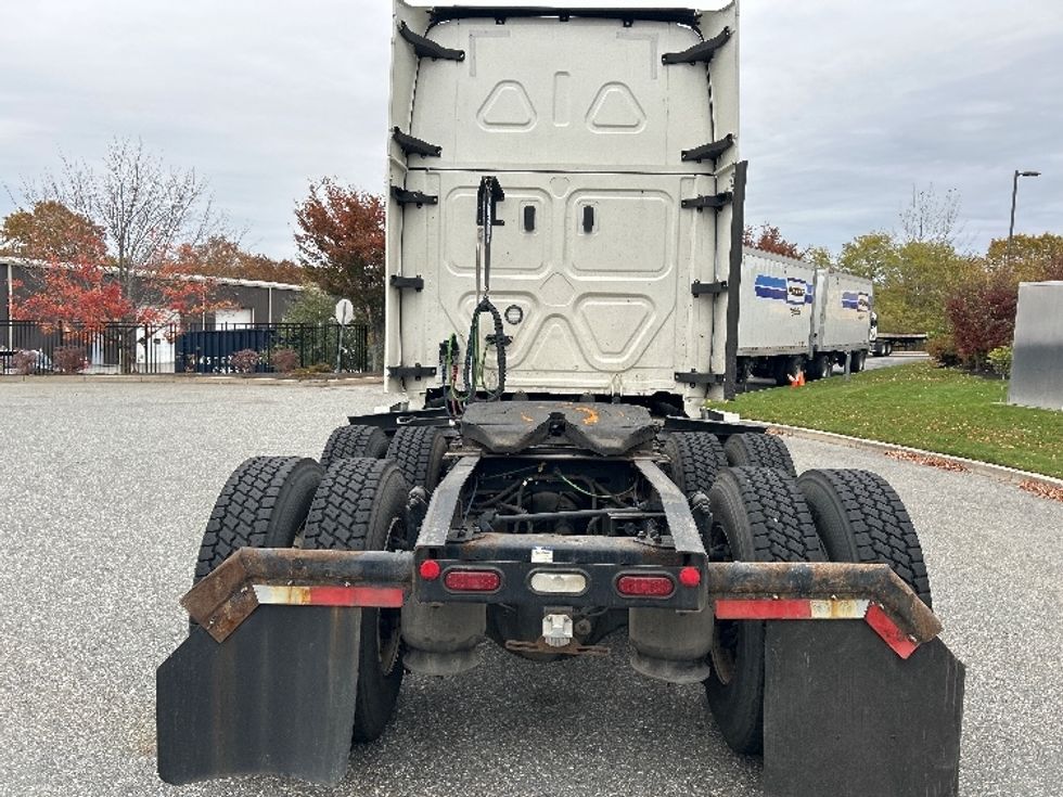Sleeper Tractor-Heavy Duty Tractors-Freightliner-2021-T12664ST-Fitchburg-MA-564,510\n\t\tmiles-$ 56,500 - Image 5