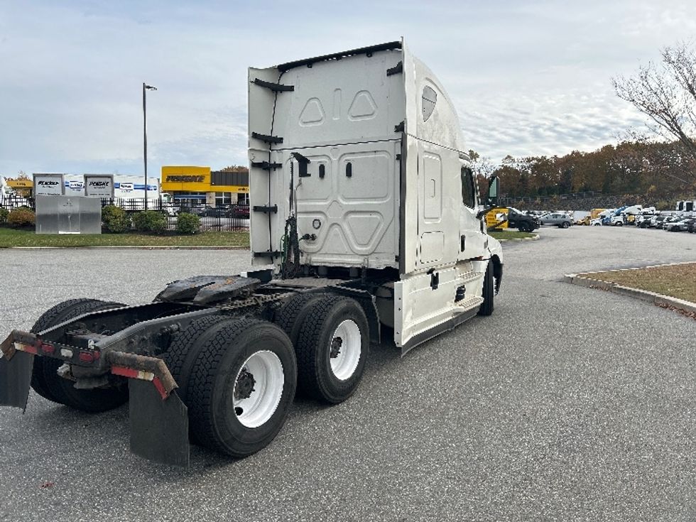 Sleeper Tractor-Heavy Duty Tractors-Freightliner-2021-T12664ST-Fitchburg-MA-564,510\n\t\tmiles-$ 56,500 - Image 6