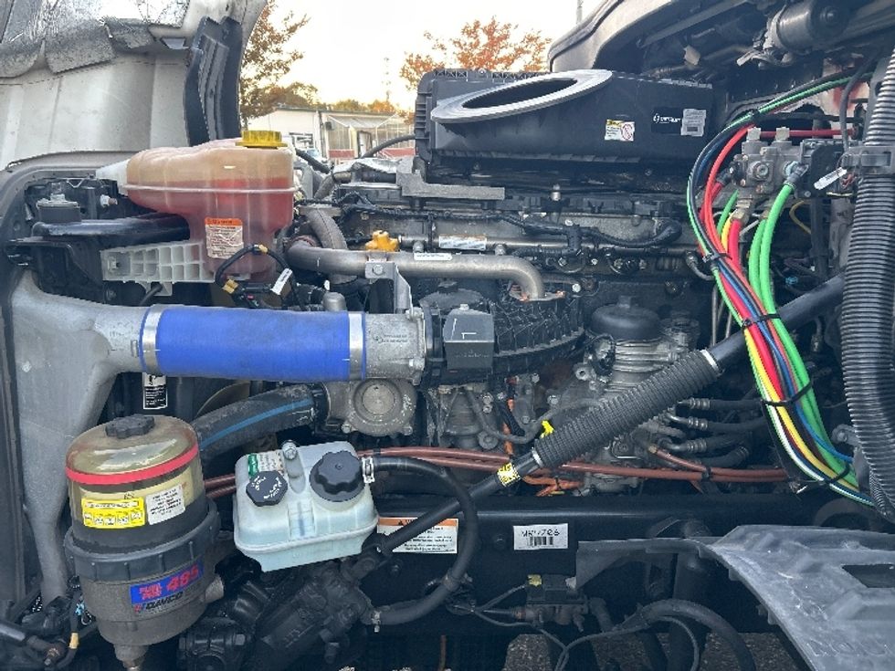 Sleeper Tractor-Heavy Duty Tractors-Freightliner-2021-T12664ST-Fitchburg-MA-588,627\n\t\tmiles-$ 54,500 - Image 20