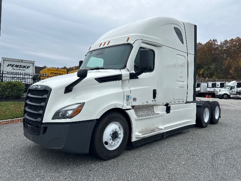 Sleeper Tractor-Heavy Duty Tractors-Freightliner-2021-T12664ST-Fitchburg-MA-588,627\n\t\tmiles-$ 54,500 - Image 3