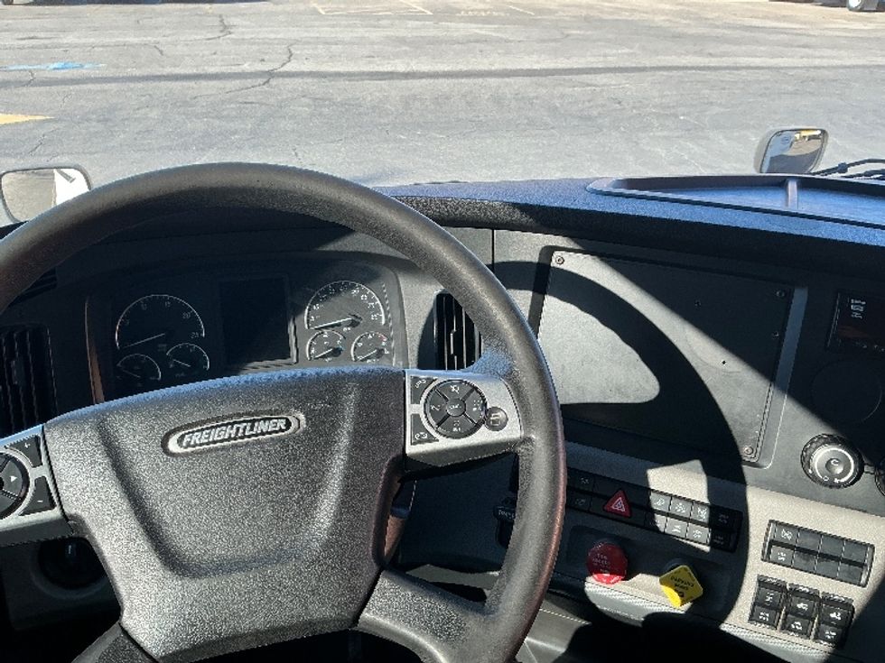 Sleeper Tractor-Heavy Duty Tractors-Freightliner-2021-T12664ST-Fontana-CA-227,086\n\t\tmiles-$ 92,500 - Image 11